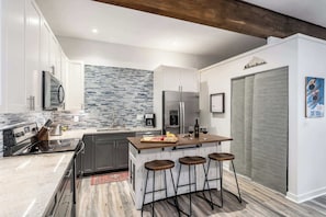 Refrigerador, microondas, horno, placa de cocina