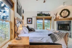 Desk, WiFi, bed sheets