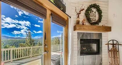 Mountain Retreat / Deck, Views / Sleeps 10