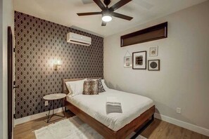 Desk, iron/ironing board, WiFi, bed sheets