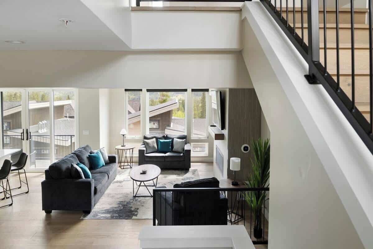 TV, fireplace, offices