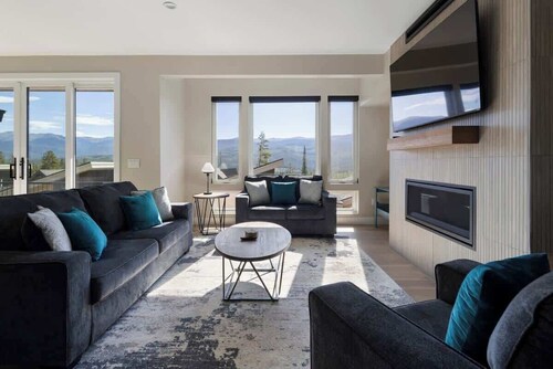 4BR Mountain Escape Family Friendly, Sleeps 10