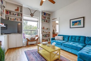 Living area - Delightful Victorian 3-bedroom house in LoHi Denver (Denver)