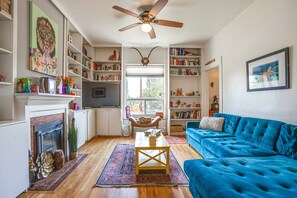 Living area - Delightful Victorian 3-bedroom house in LoHi Denver (Denver)