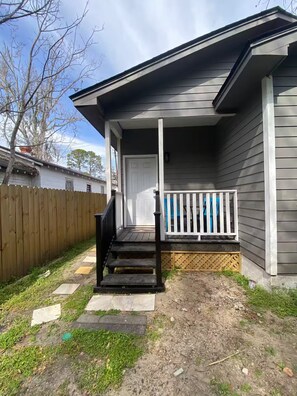 Exterior - Quiet Midtown Studio, Private Entrance + Laundry (Savannah)