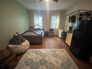 1 chambre, fer et planche à repasser, Wi-Fi, draps fournis