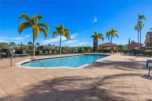 Pool - Cozy 2-bedroom condo in gorgeous Naples (Naples)