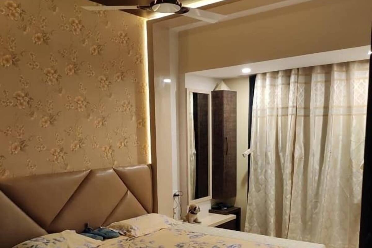 Deluxe Triple Room | Desk