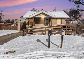 Exterior - Airport Adventure - 5 minutes from Downtown! (Carter Lake)