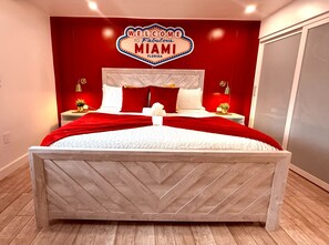 2 bedrooms, iron/ironing board, free WiFi, bed sheets - Chic, Newly Renovated 2-Bedroom Miami Unit (Miami)