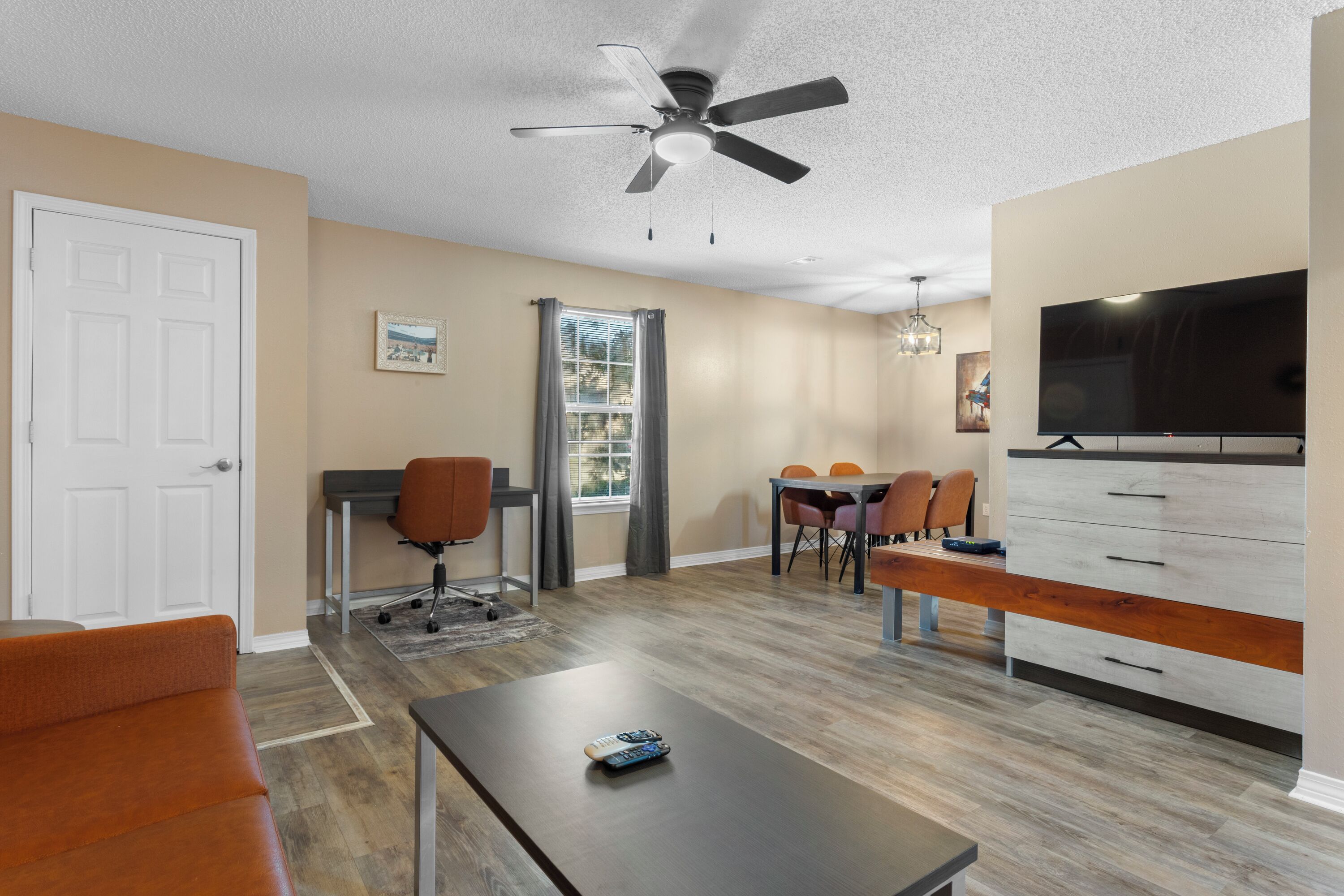 Apartment, City View | Living area