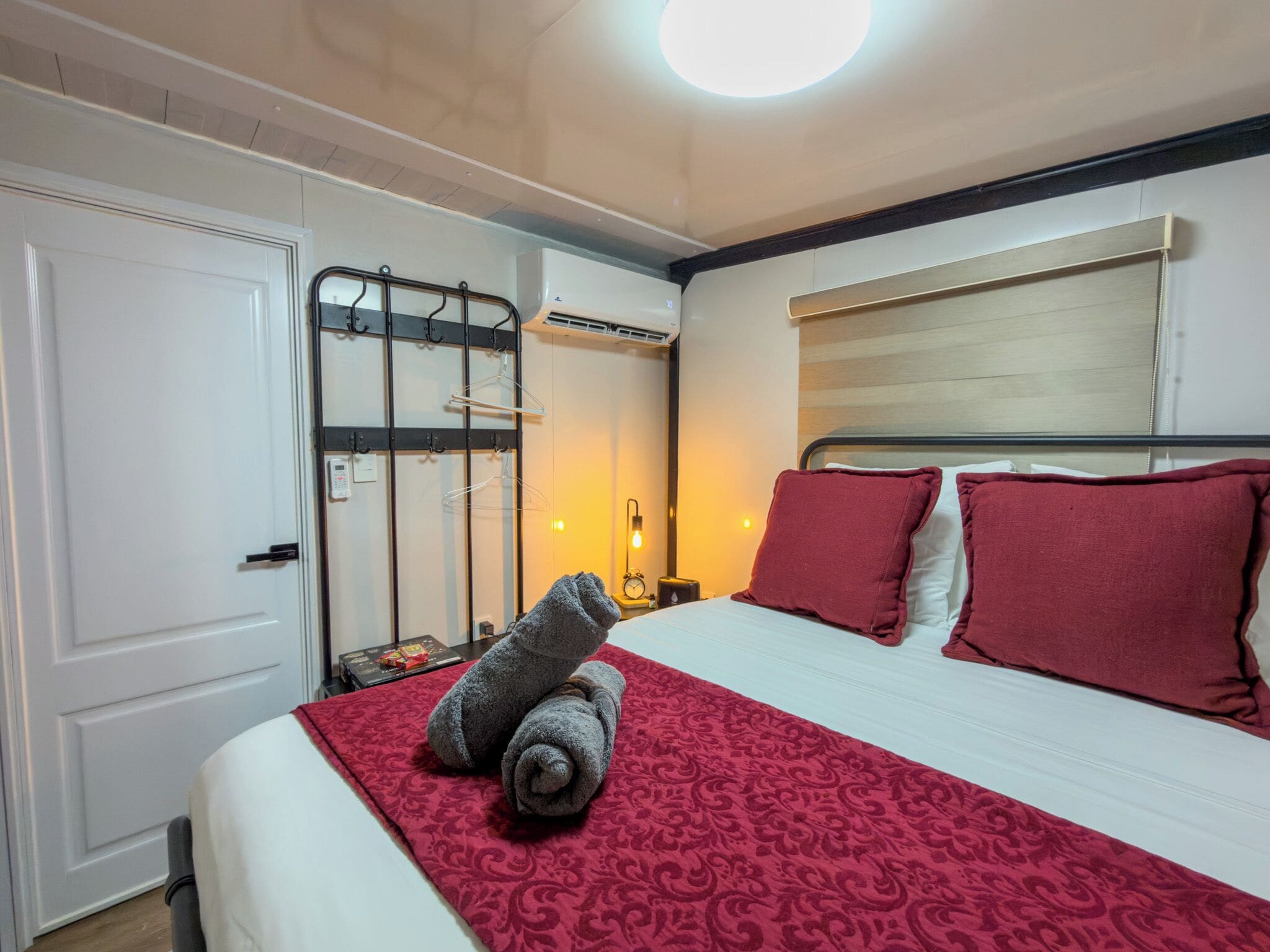 Romantic Room, Hot Tub, Garden View | Interior