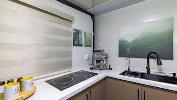 Romantic Single Room, 1 Double Bed, Hot Tub, Garden View | Interior