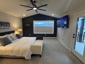3 bedrooms, iron/ironing board, internet, bed sheets