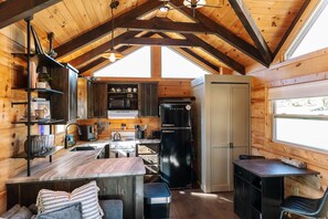 ثلاجة، ميكروويف، فرن، موقد طهي مسطح