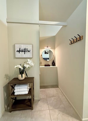 Interior - Stay at our unique 2 bedroom on a golf range (Florence)