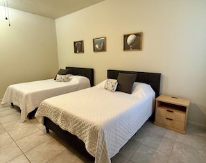 Room - Stay at our unique 2 bedroom on a golf range (Florence)