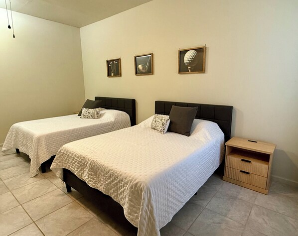 Room - Stay at our unique 2 bedroom on a golf range (Florence)