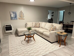 Living area - Stay at our unique 2 bedroom on a golf range (Florence)