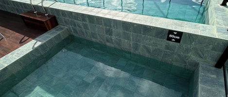 2 piscinas al aire libre