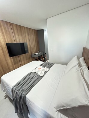 Laptop workspace, iron/ironing board, free WiFi, bed sheets - Melhores Flats - Exclusividade (Cabedelo)
