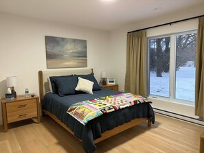 Room - Modern luxury retreat on the Humber River, 5-minute walk from Marble Mountain! (Corner Brook)
