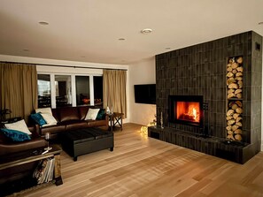 Living area - Modern luxury retreat on the Humber River, 5-minute walk from Marble Mountain! (Corner Brook)