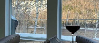 Modern luxury retreat on the Humber River, 5-minute walk from Marble Mountain!