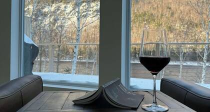 Modern luxury retreat on the Humber River, 5-minute walk from Marble Mountain!