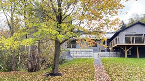 Exterior - Modern luxury retreat on the Humber River, 5-minute walk from Marble Mountain! (Corner Brook)