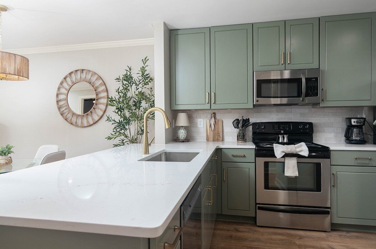 ثلاجة، ميكروويف، فرن، موقد طهي مسطح