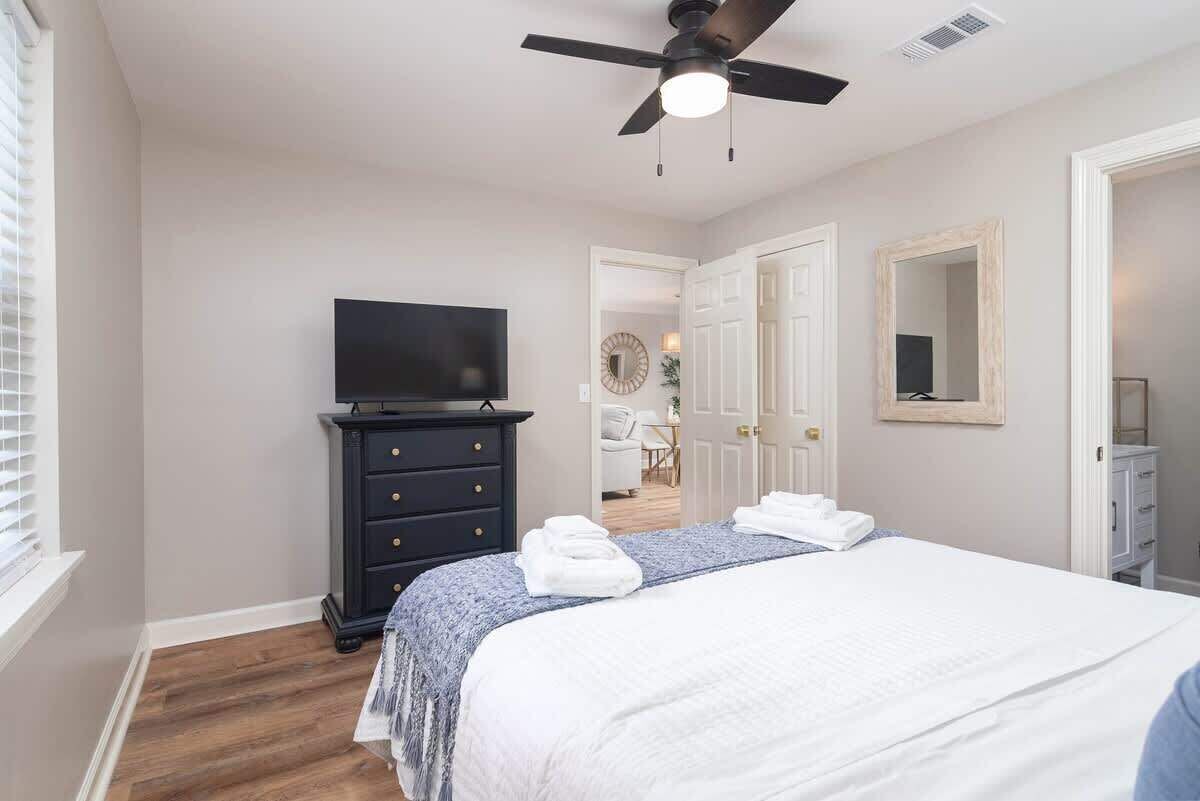 2 bedrooms, iron/ironing board, free WiFi, bed sheets