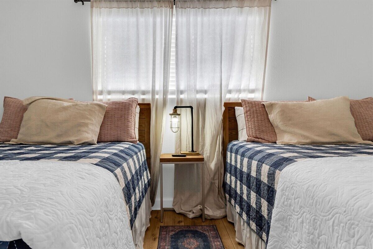 Ferros/tábuas de passar roupa, Wi-Fi de cortesia, roupa de cama