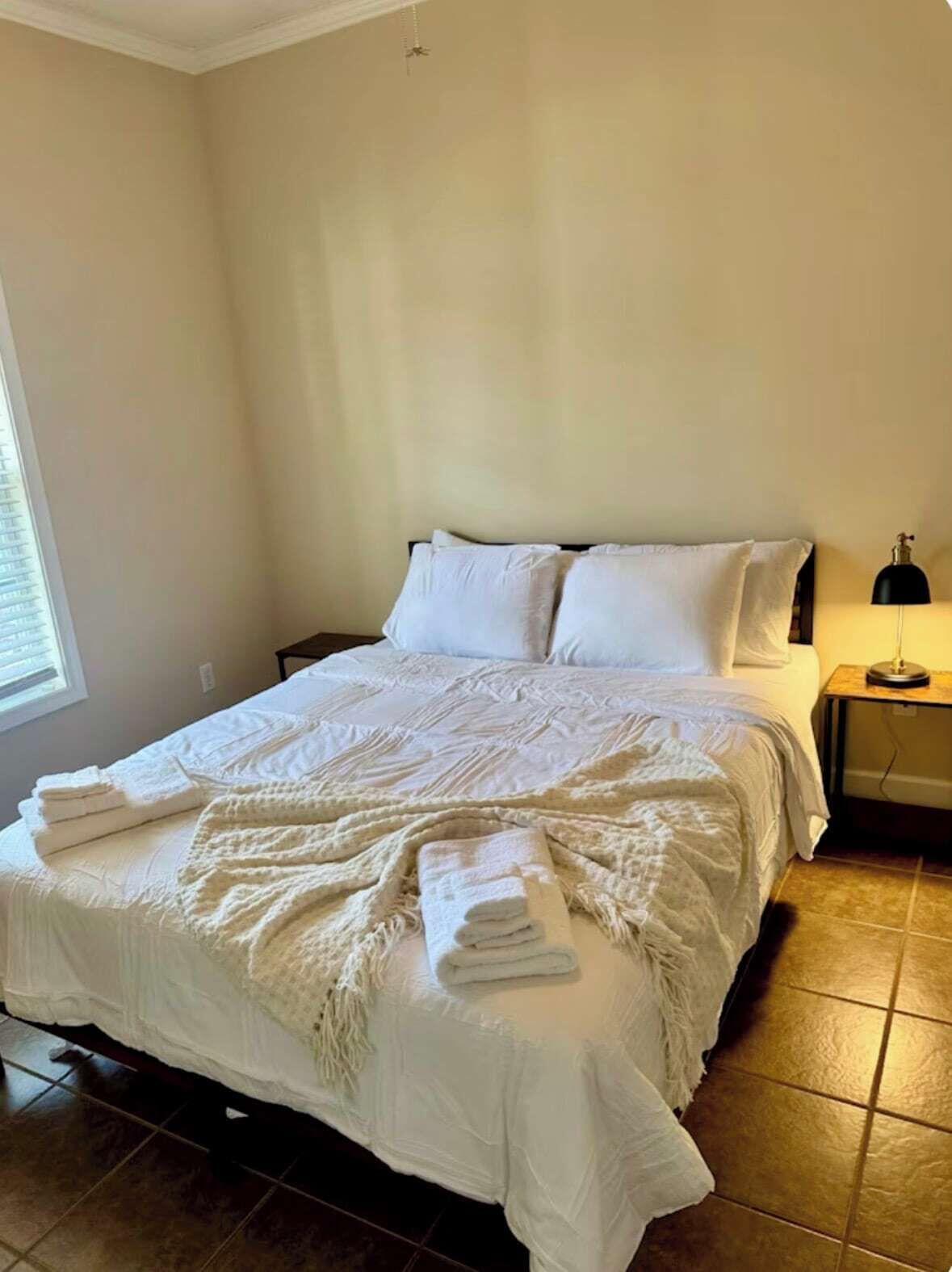 Bügeleisen/Bügelbrett, kostenloses WLAN, Bettwäsche