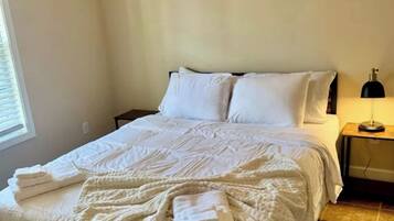 1 bedroom, iron/ironing board, WiFi (free), bed sheets