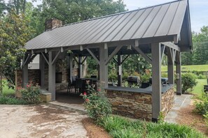 Outdoor dining - Rebel Play and Stay in Oxford (Oxford)