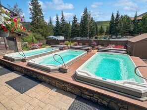 Outdoor spa tub - Fantastic Frisco!  Stunning 2 bedroom in great location (Frisco)