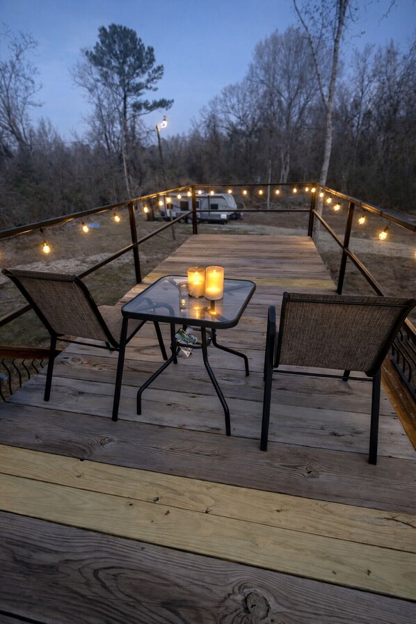 Outdoor dining - Hot Tub• Rooftop • Stargazing • Quiet Country Nights • Bogue Chitto State Park  (Mount Hermon)