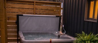 A Sweet Spot• Hot Tub 13 min to Franklinton and 19 min the State Park