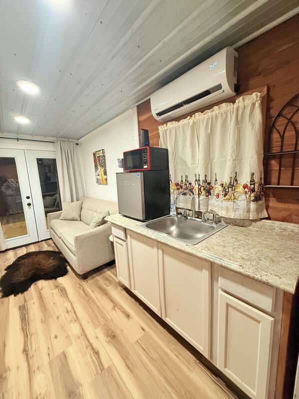 Interior - The Honey Hole 1-bedroom container home in beautiful Mount Hermon with AC (Mount Hermon)