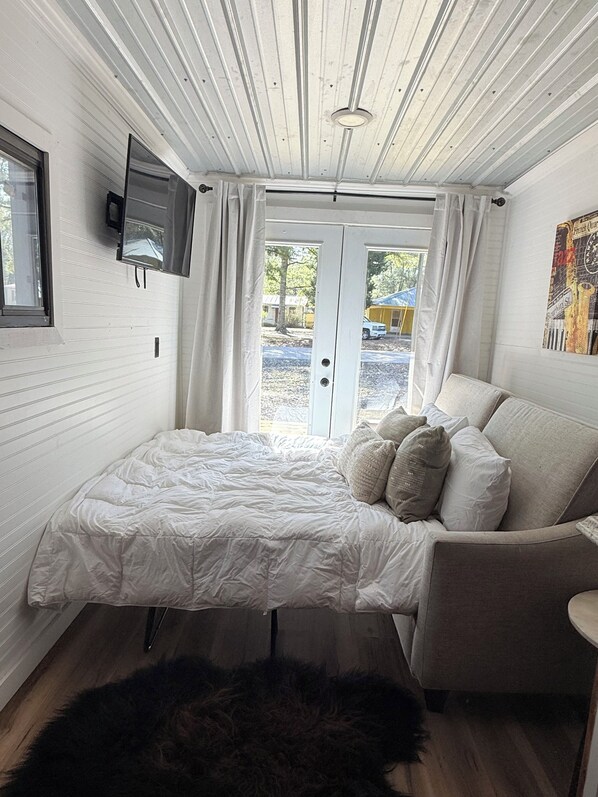 Room - The Honey Hole 1-bedroom container home in beautiful Mount Hermon with AC (Mount Hermon)