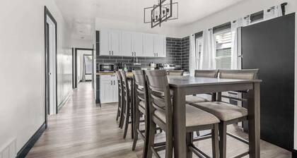 Charming 4BR Niagara Apartment Great Location