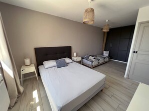 Free WiFi - Near Nîmes, spacious villa with A/C, nice swimming pool, pets allowed (1). (GARONS)