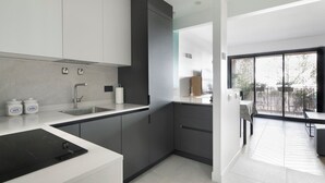 Microonde, forno, piano cottura, lavastoviglie