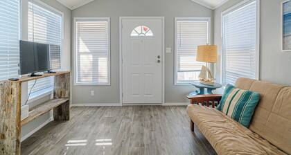 THE KEYS OF POC Unit #2 One bedroom bring you boat