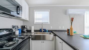 Micro-ondes, four, plaque de cuisson, lave-vaisselle