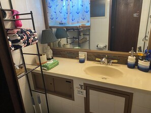 Shower, hair dryer, towels, soap - Key West 3-bedroom Boat with Private Beach, AC, Sleeps 10, 50% off! (Key West)