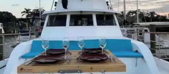 Key West 3-bedroom Boat with Private Beach, AC, Sleeps 10, 50% off!