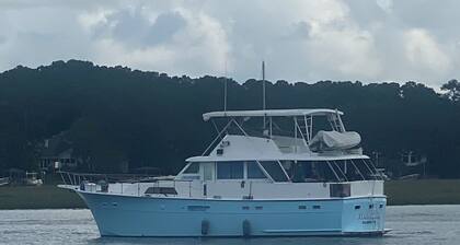 Key West 3-bedroom Boat with Private Beach, AC, Sleeps 10, 50% off!