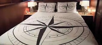 Key West 3-bedroom Boat with Private Beach, AC, Sleeps 10, 50% off!